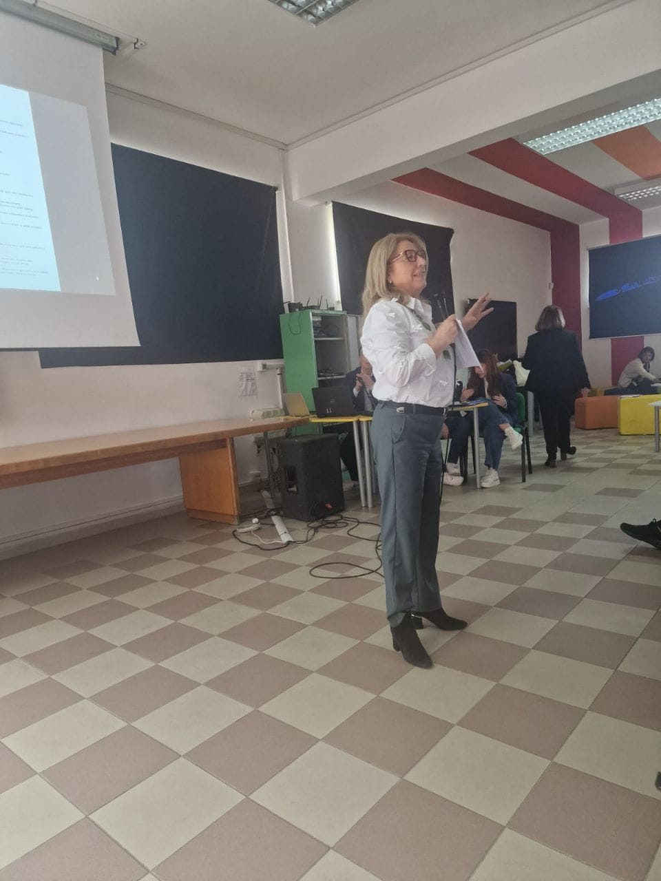 Un momento dell'intervento di una socia del Soropmist Club di Agrigento